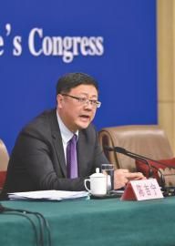 环保部部长陈吉宁:新环保法不是“纸老虎”决不允许“戴着红顶赚黑钱”